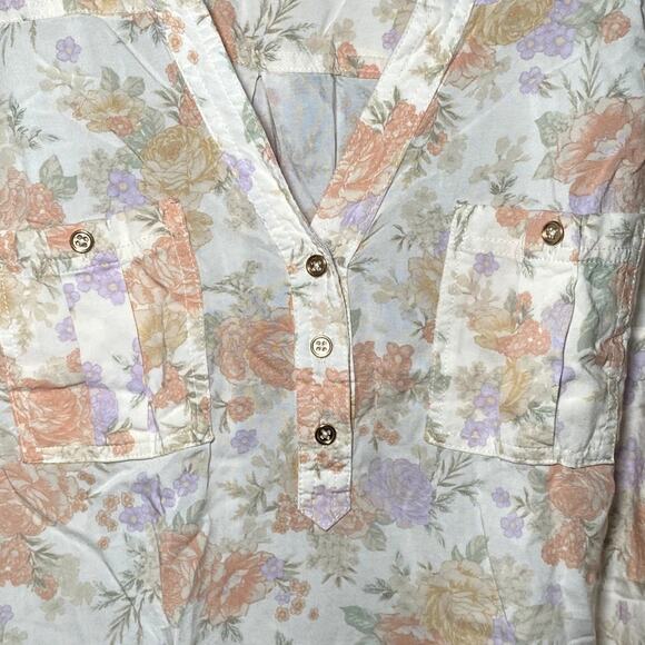 Torrid - Button-Up Blouse Size 2 - Pastel Floral Pattern - Picture 4 of 10